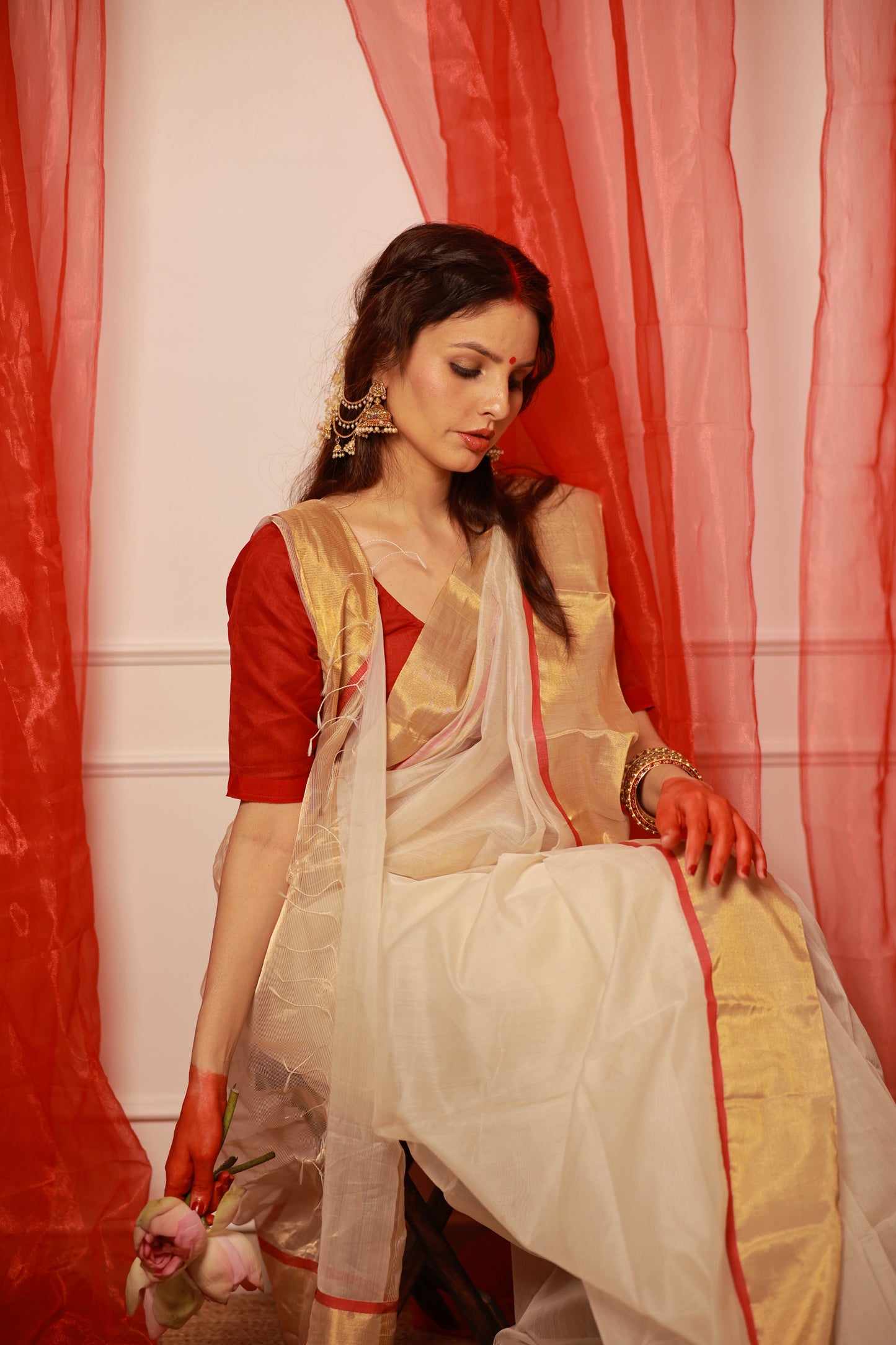 Off white & red maheshwari saree with zari lines on pallu