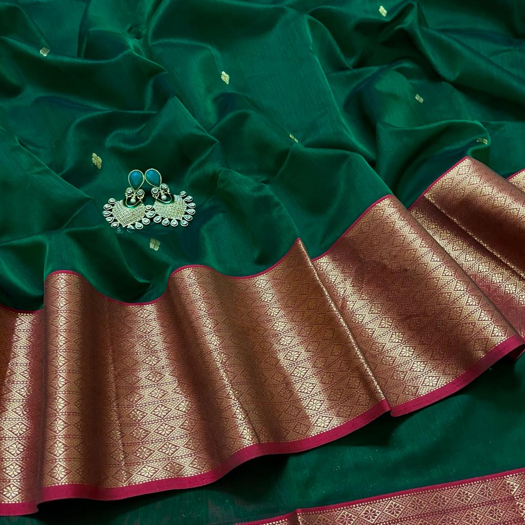 Dark green and red Maheshwari saree with Zari pattern on Pallu