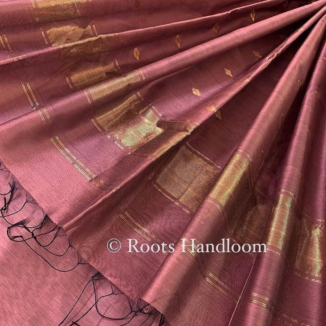 (Shop the look) Rust pink maheshwari saree with zari bootis all over