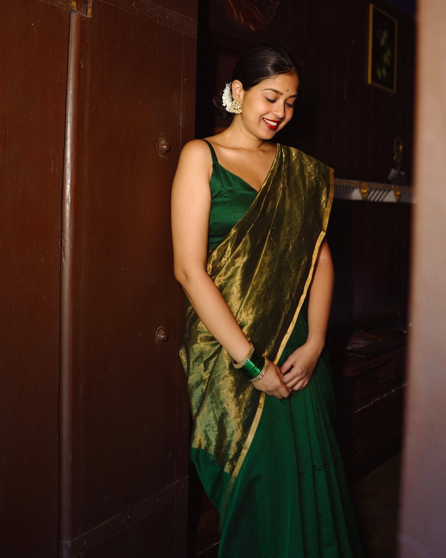 (Shop the look) Dark Green & Gold Maheshwari Saree with Zari Border