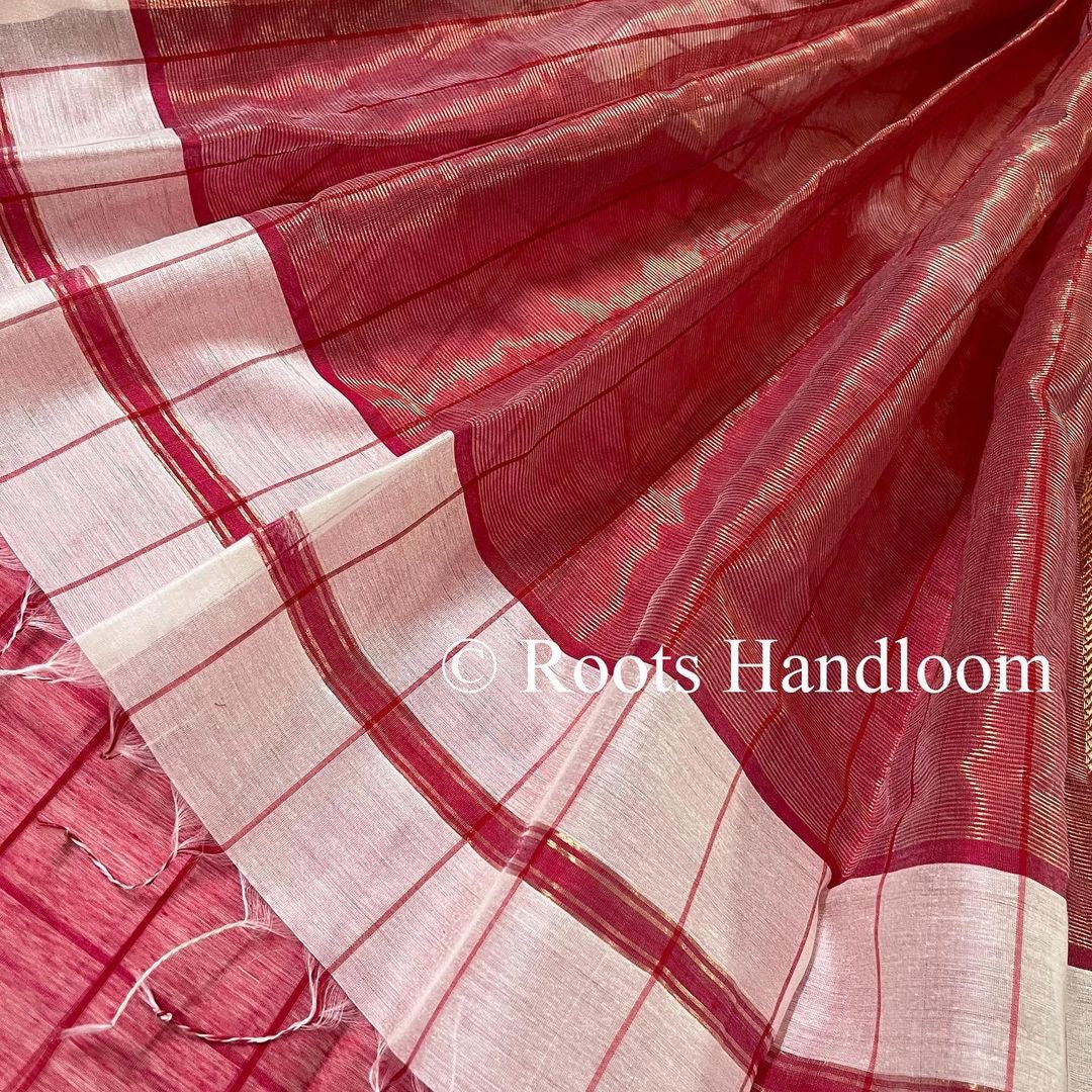 Off-white & red checkered maheshwari saree with zari pallu