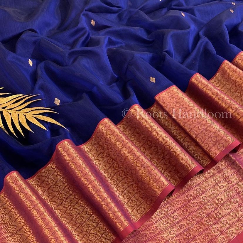 Dark blue and maroon Maheshwari saree with Zari pattern on Pallu