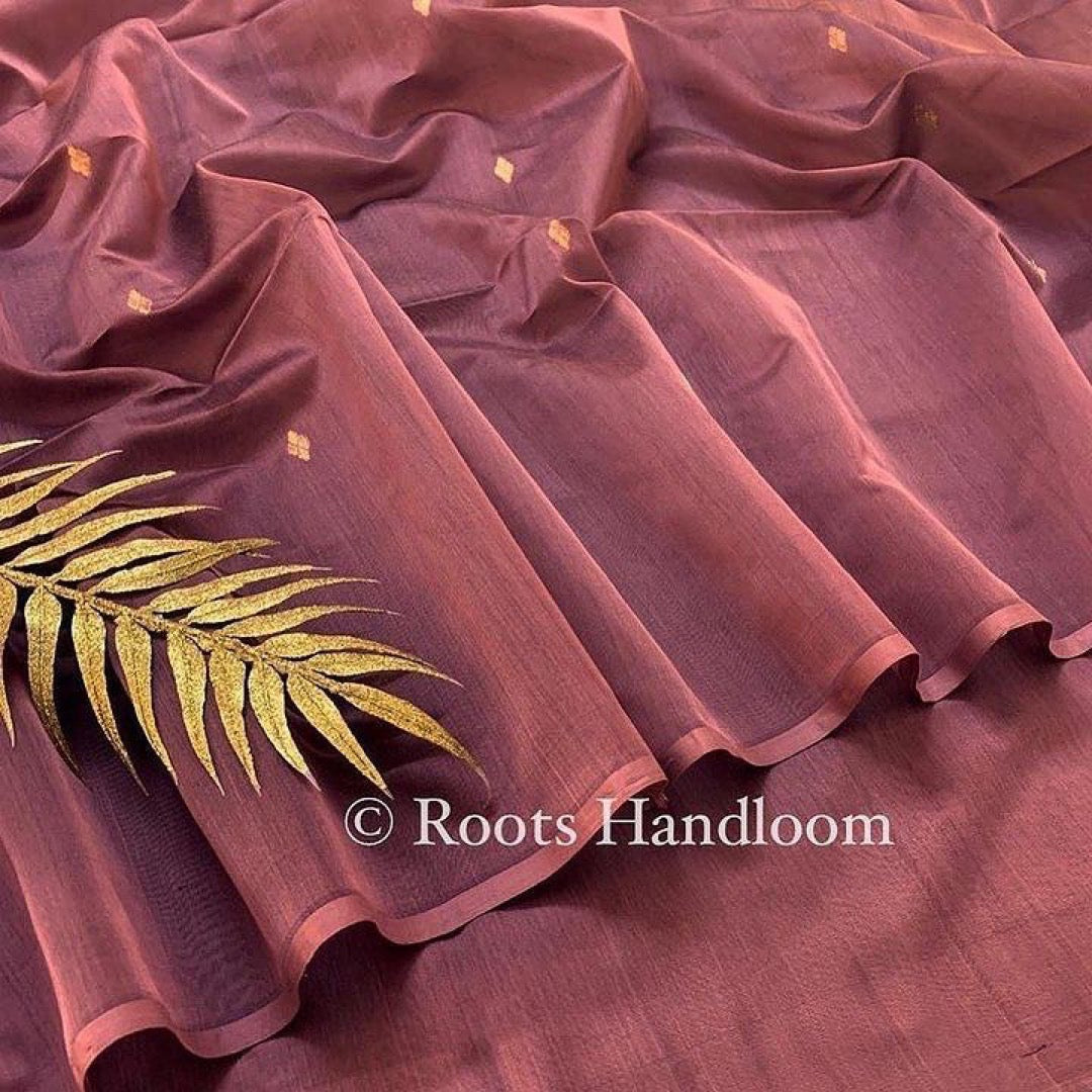 (Shop the look) Rust pink maheshwari saree with zari bootis all over