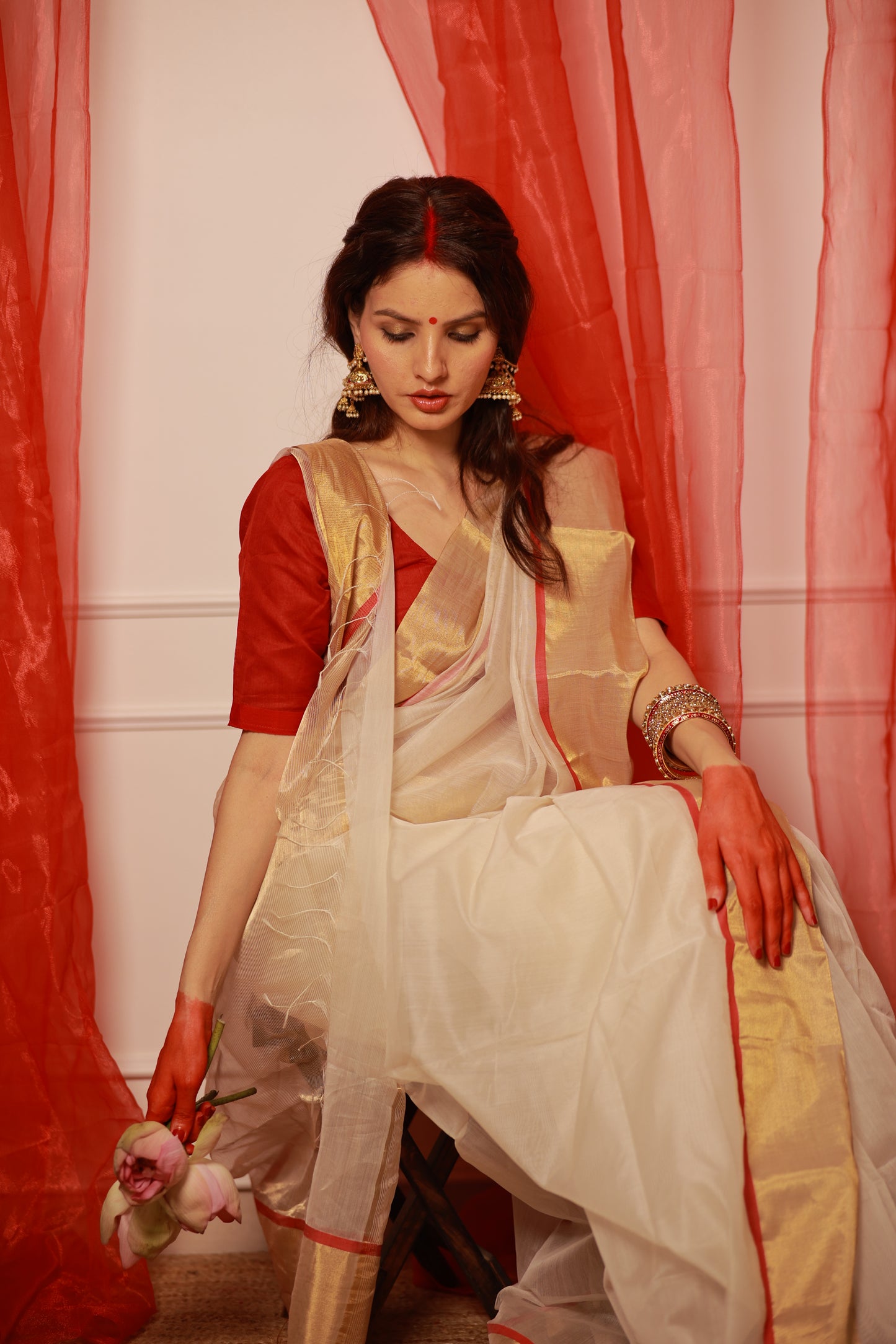 Off white & red maheshwari saree with zari lines on pallu