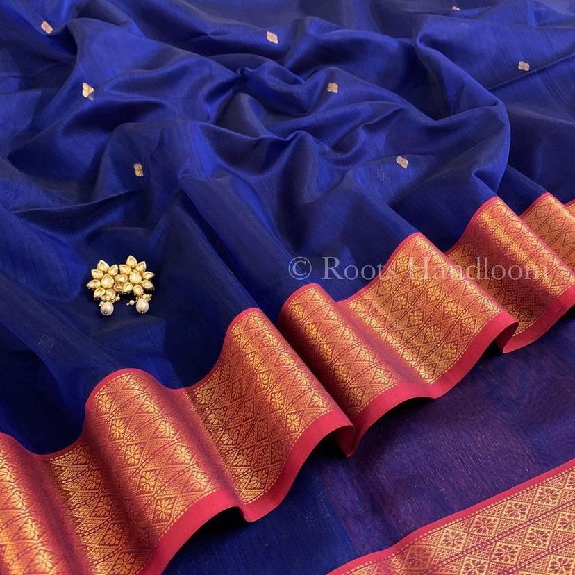 Dark blue and maroon Maheshwari saree with Zari pattern on Pallu