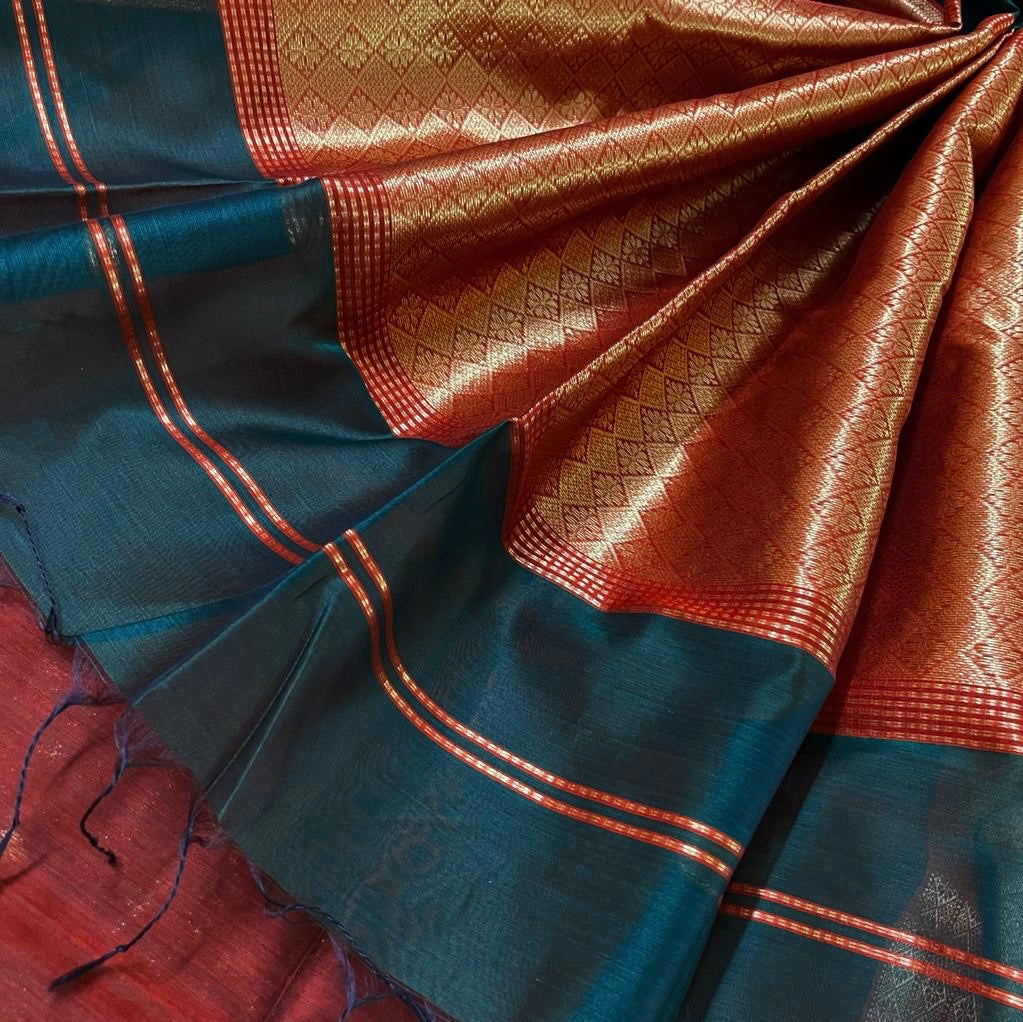 Teal and red Maheshwari saree with Zari pattern on Pallu