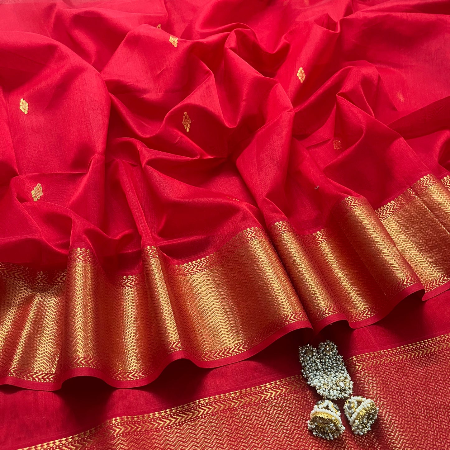 Red maheshwari saree with zari jaal work on pallu