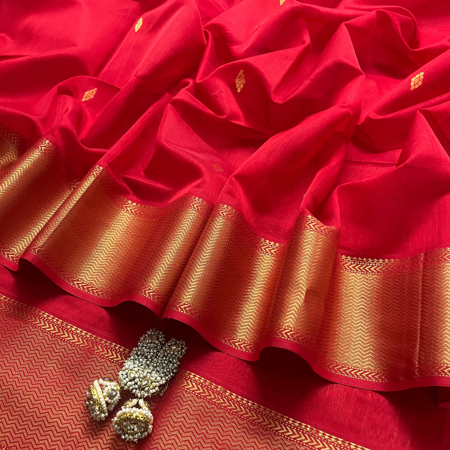 Red maheshwari saree with zari jaal work on pallu