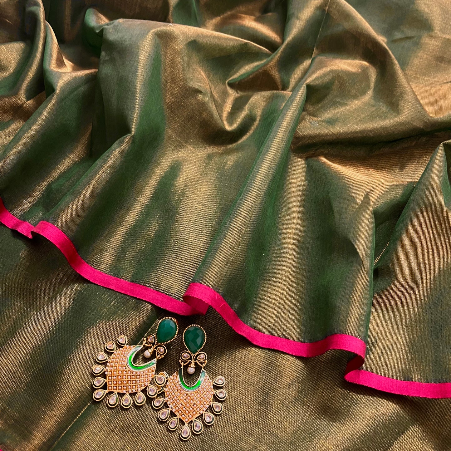 Dark green and pink maheshwari tissue silk saree with zari lines on pallu
