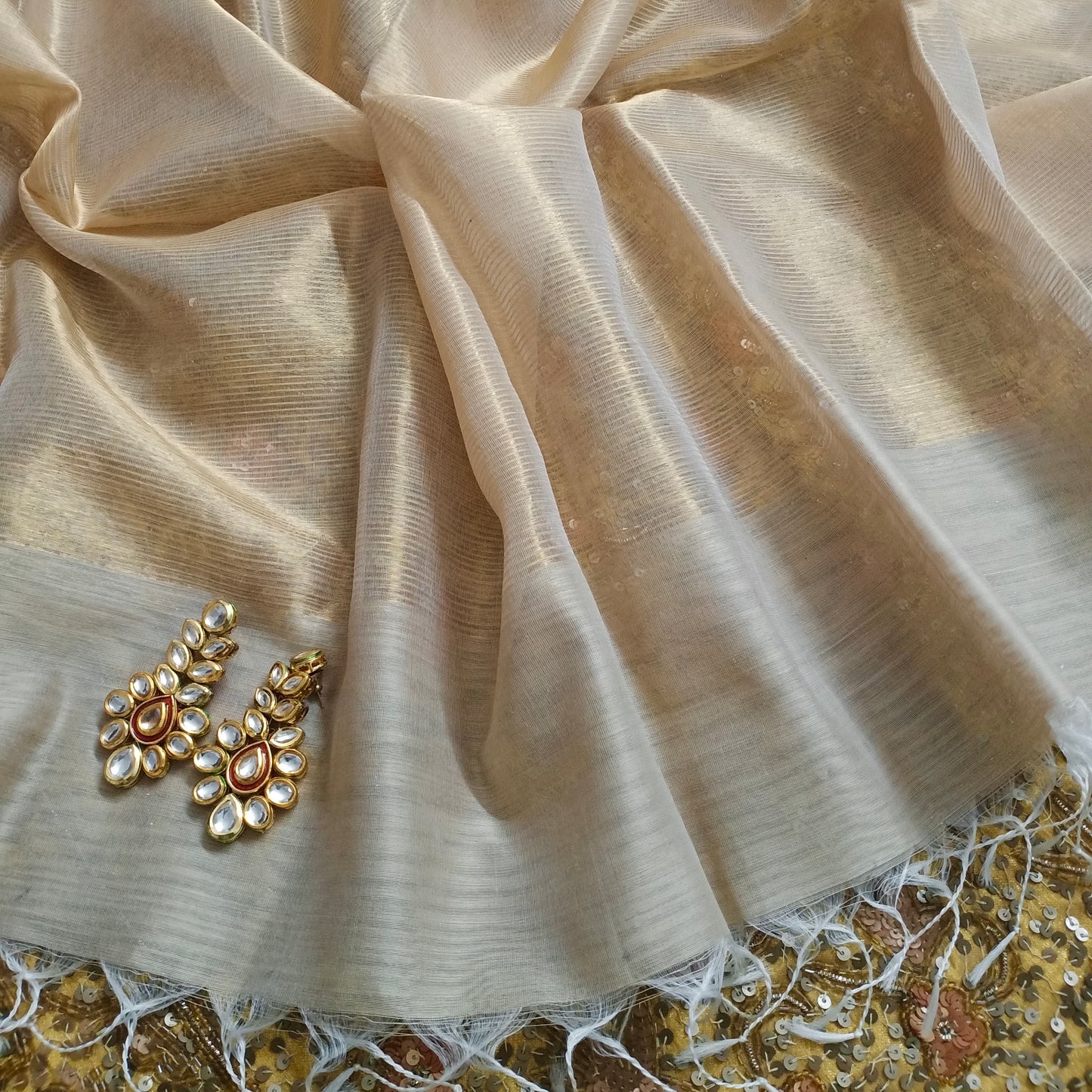 Light beige maheshwari dupatta with zari lines all over