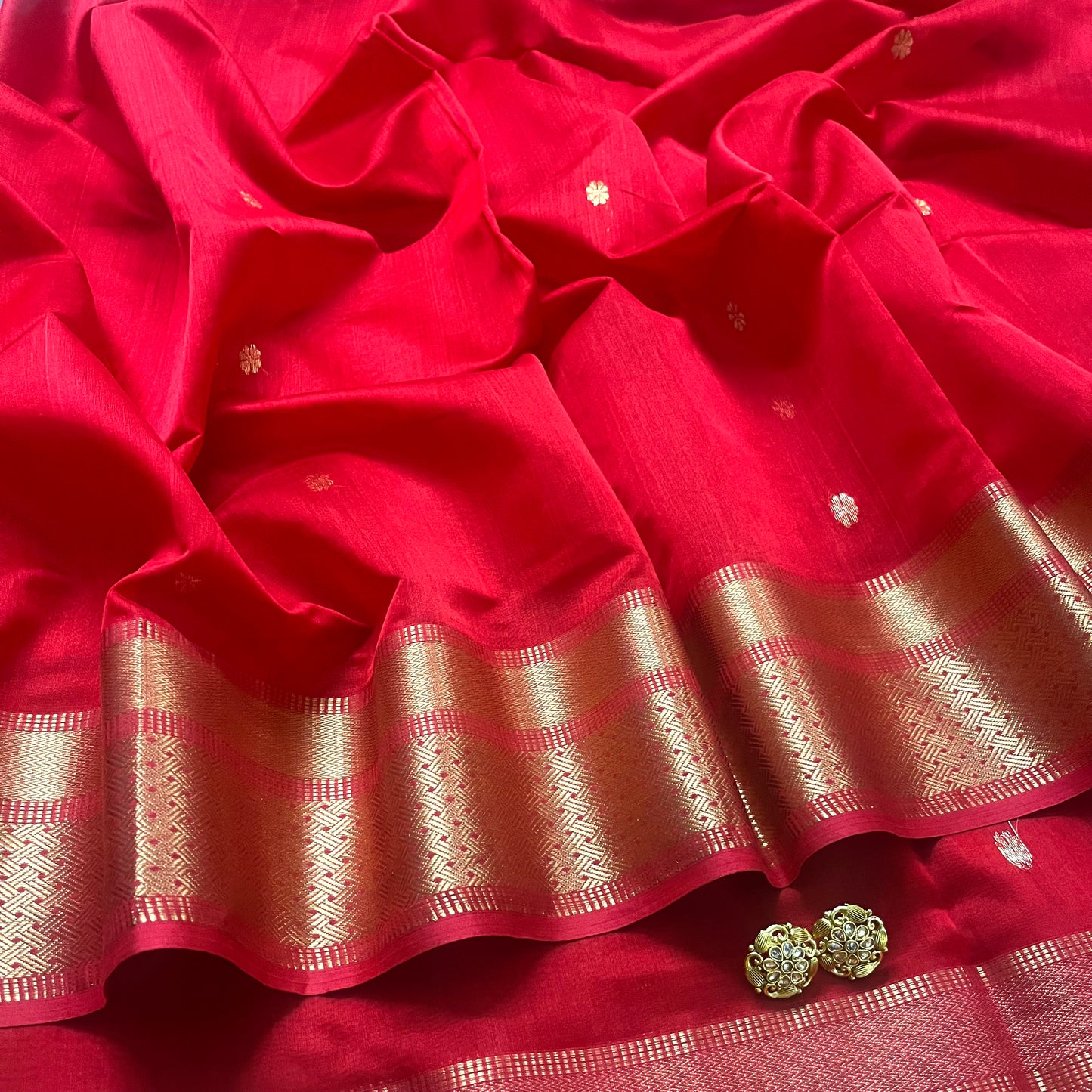 Red maheshwari saree with flower motifs on pallu