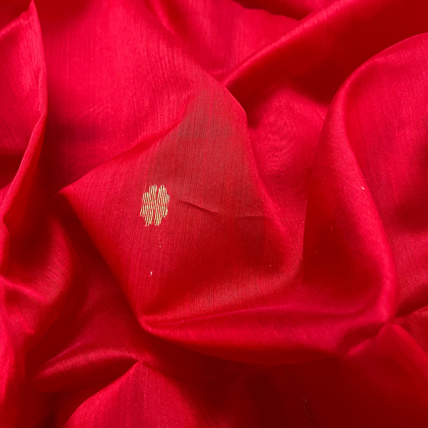 Red maheshwari saree with flower motifs on pallu