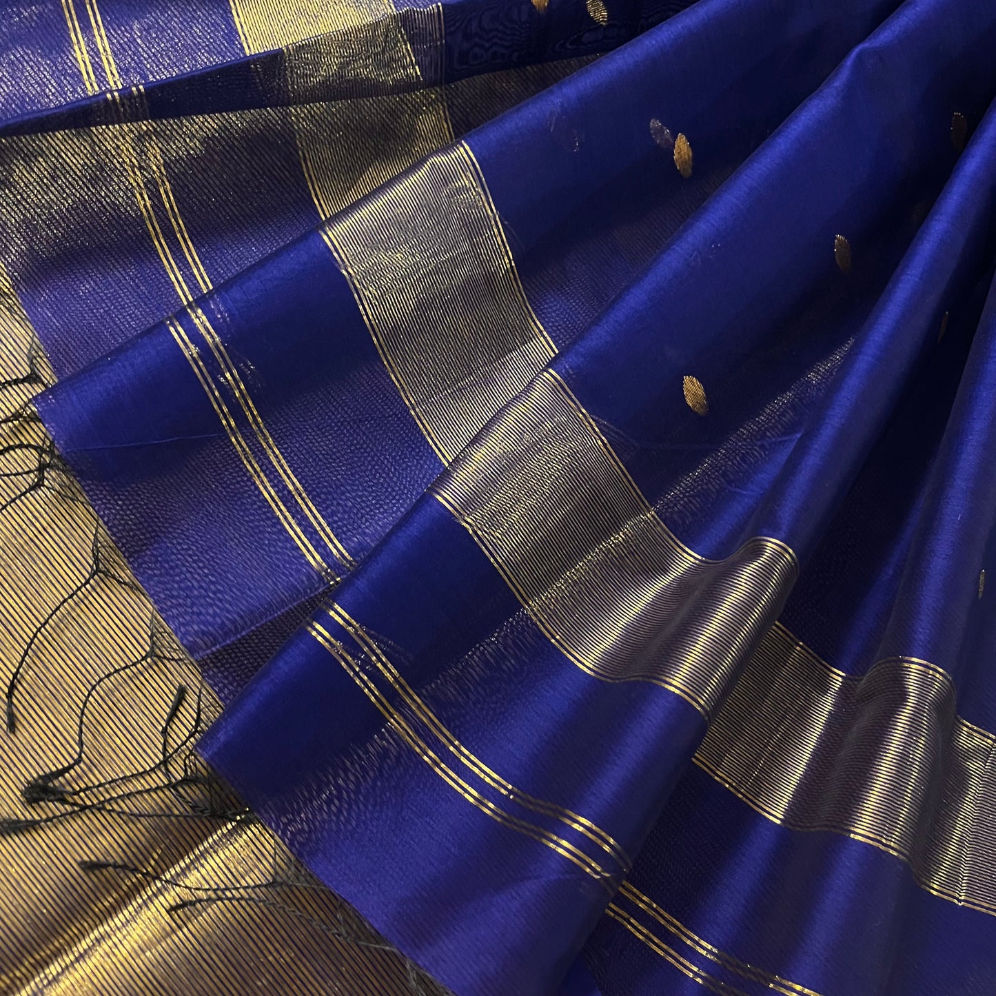 Dark blue maheshwari saree with zari bootis and zari lines