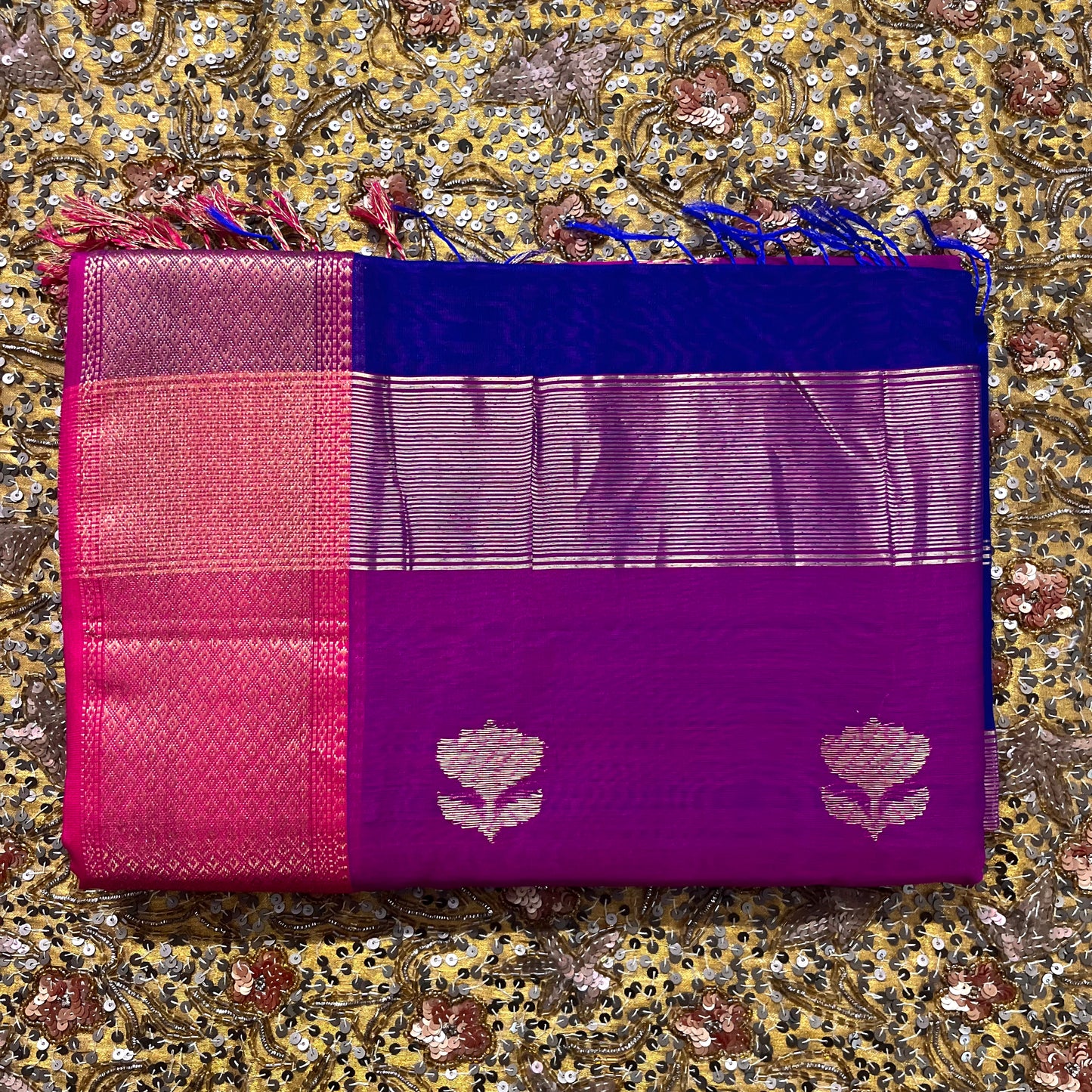 Dark blue and pink maheshwari saree with flower motifs on pallu