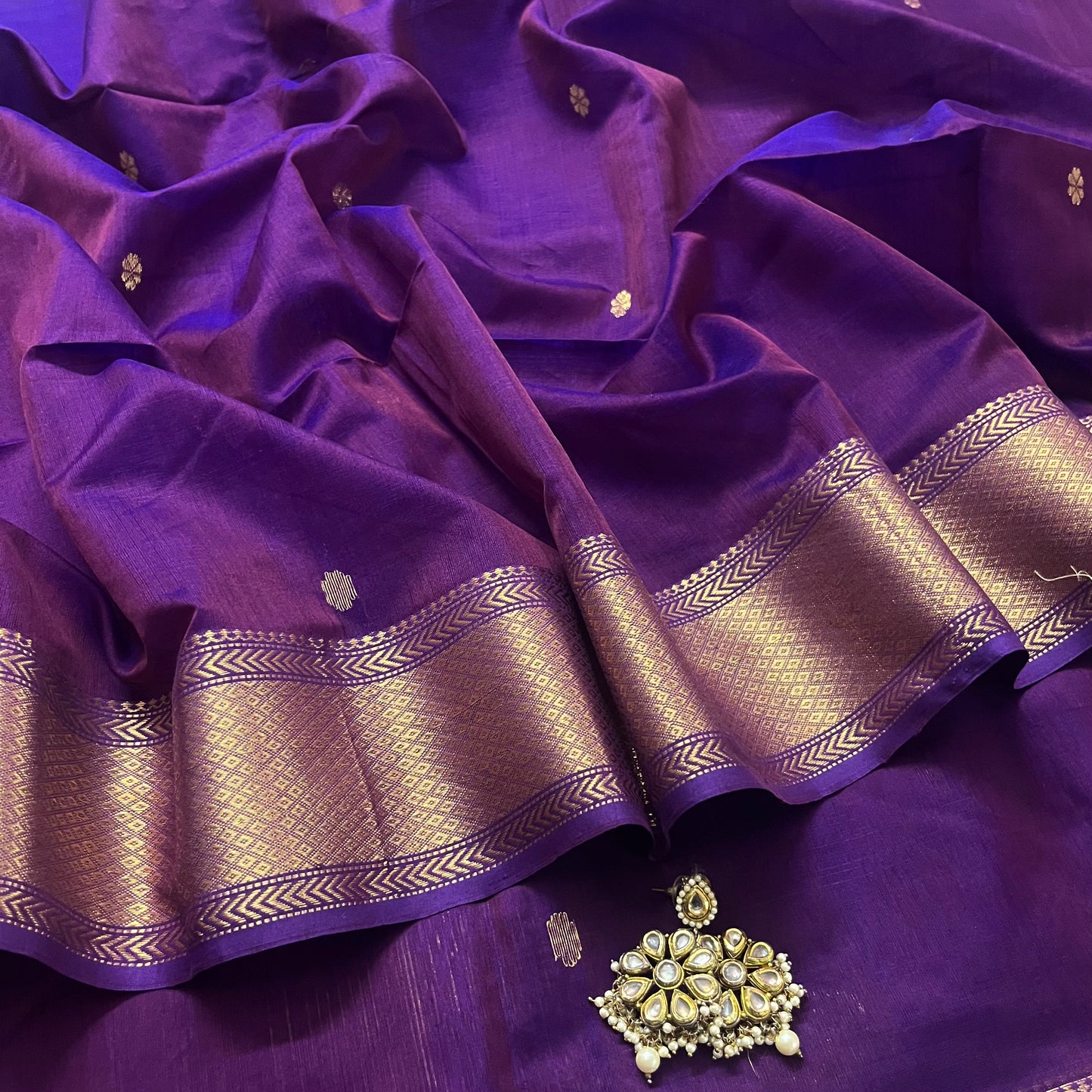 Violet dual tone maheshwari saree with Paisley motifs on pallu