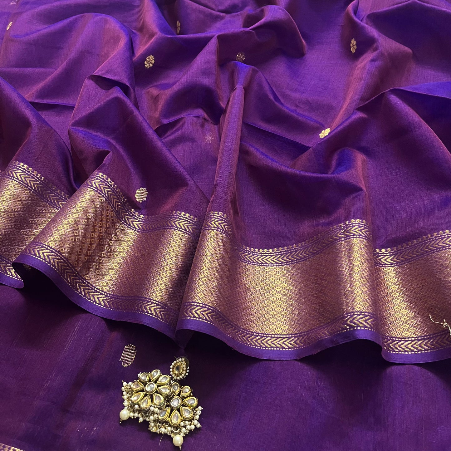 Violet dual tone maheshwari saree with Paisley motifs on pallu