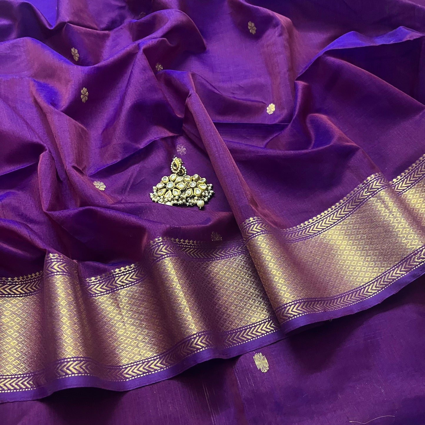 Violet dual tone maheshwari saree with Paisley motifs on pallu