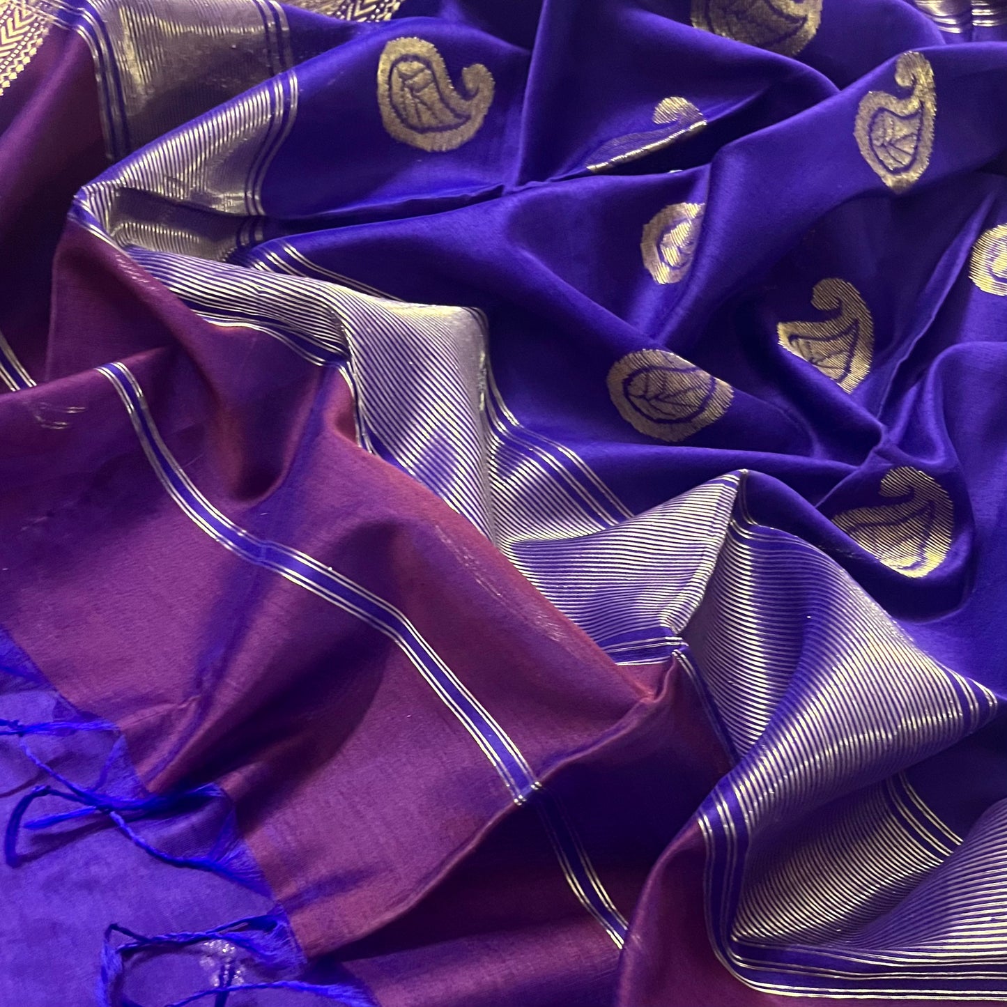 Violet dual tone maheshwari saree with Paisley motifs on pallu