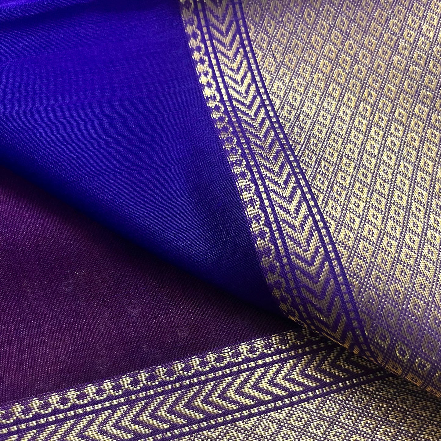 Violet dual tone maheshwari saree with Paisley motifs on pallu