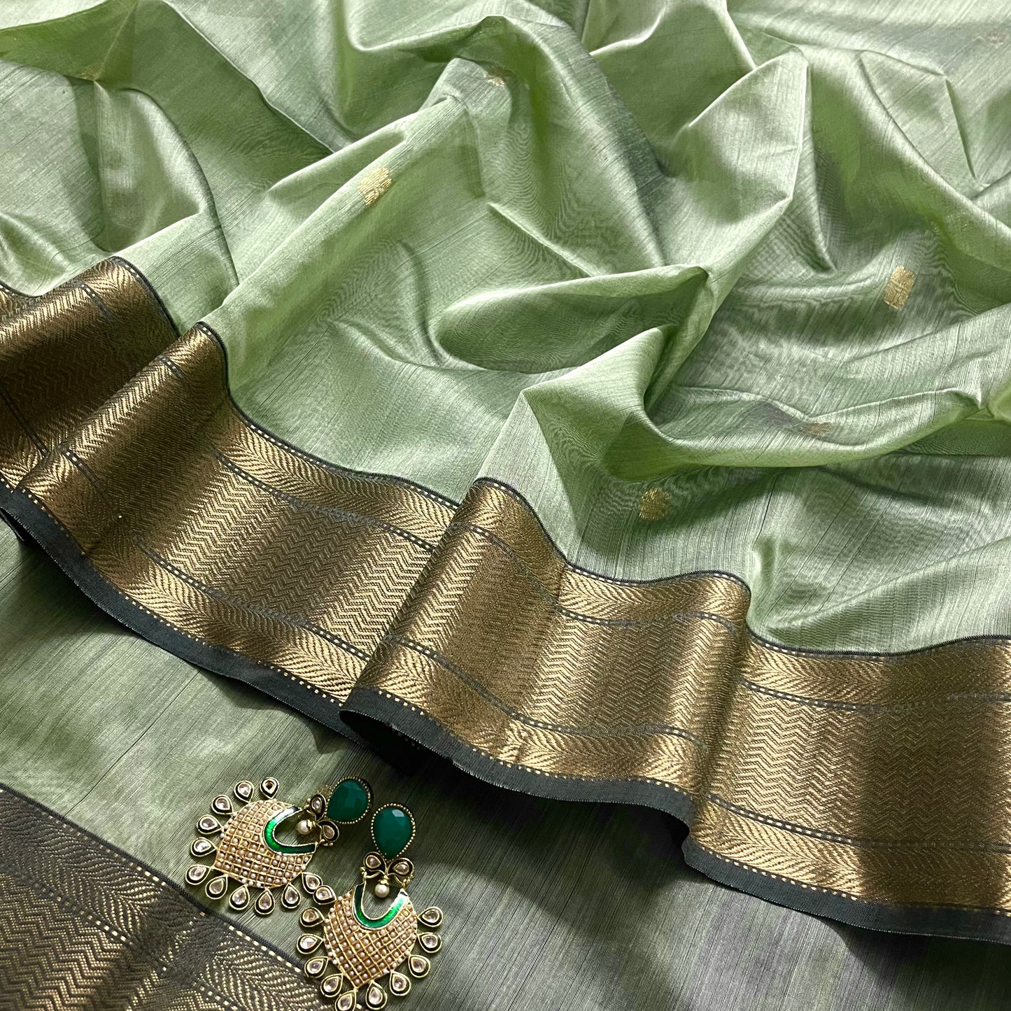 Green maheshwari saree with Paisley motifs on pallu