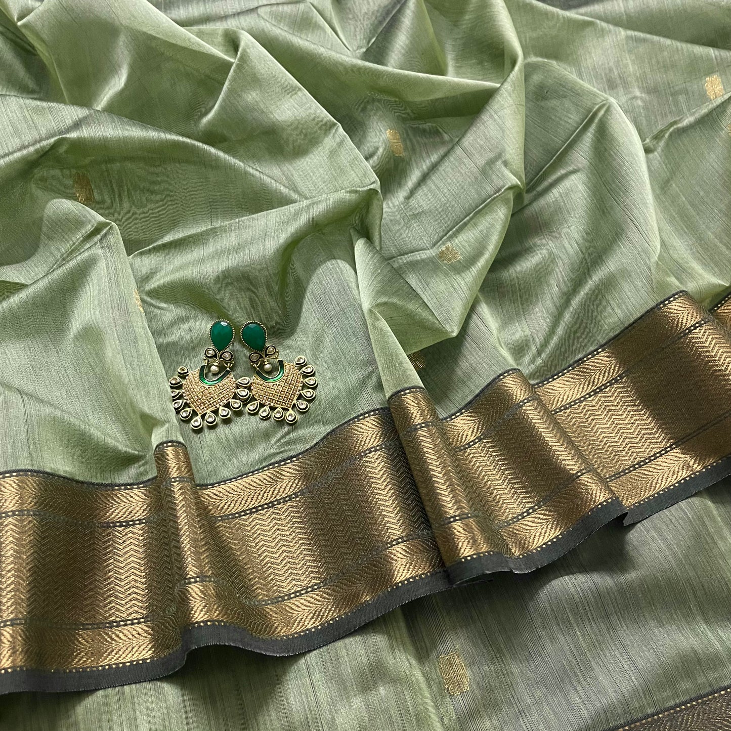 Green maheshwari saree with Paisley motifs on pallu